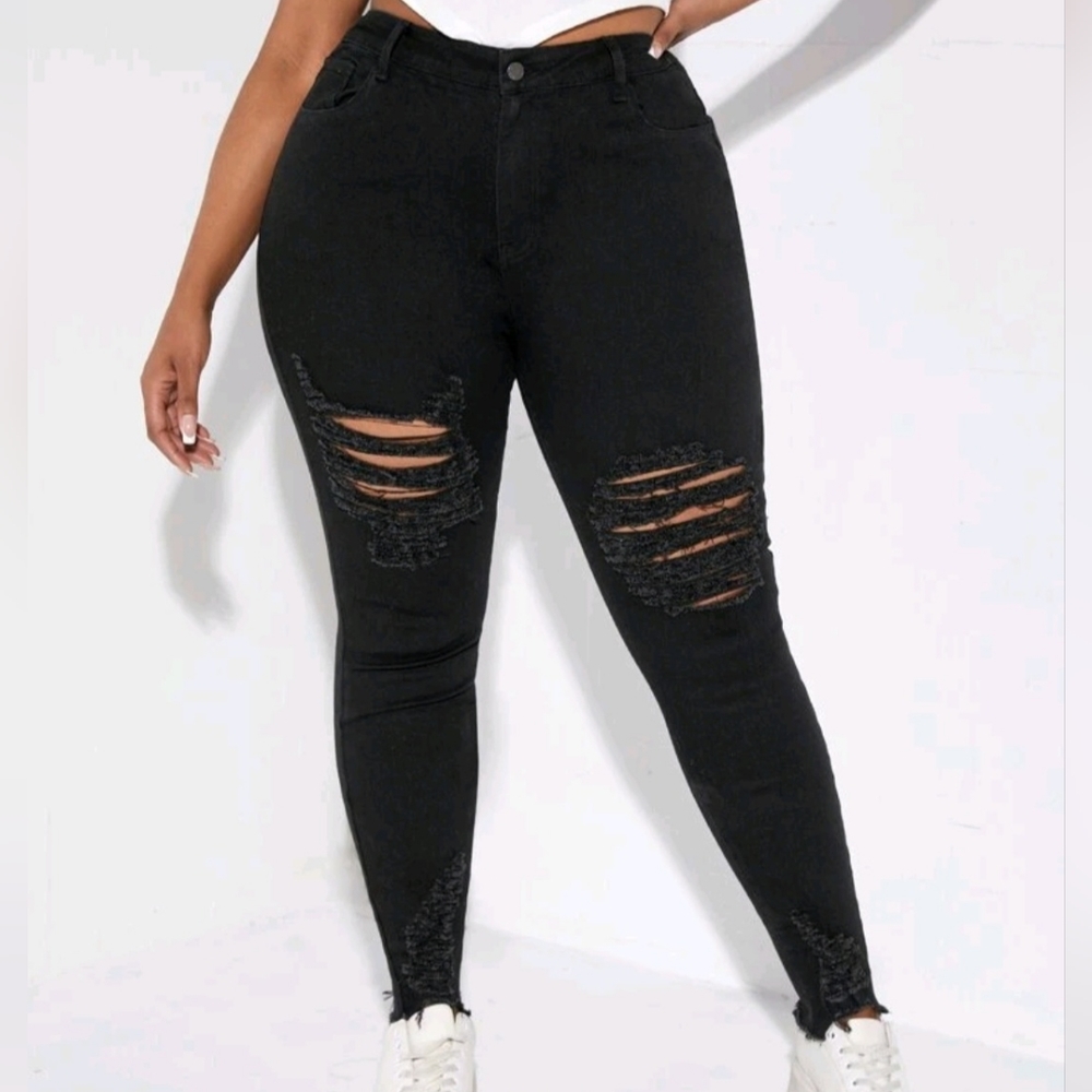 🌟 Boutique Black Distressed Jeans